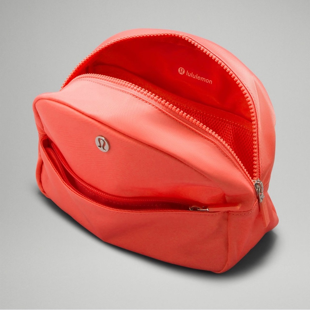 Lululemon Go Getter Pouch 2L, Raspberry Cream - NWT - Picture 4 of 5